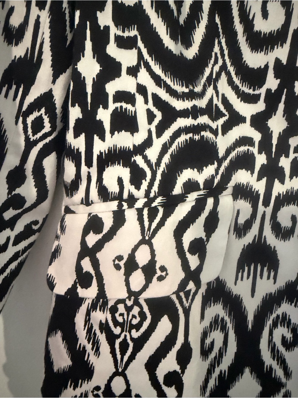 Jones New York Stretch Black and White Ikat-Style Abstract Blazer size 6 - Picture 6 of 16